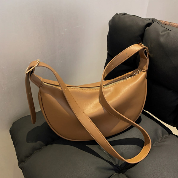 Дамска чанта от изкуствена кожа -ретро стил