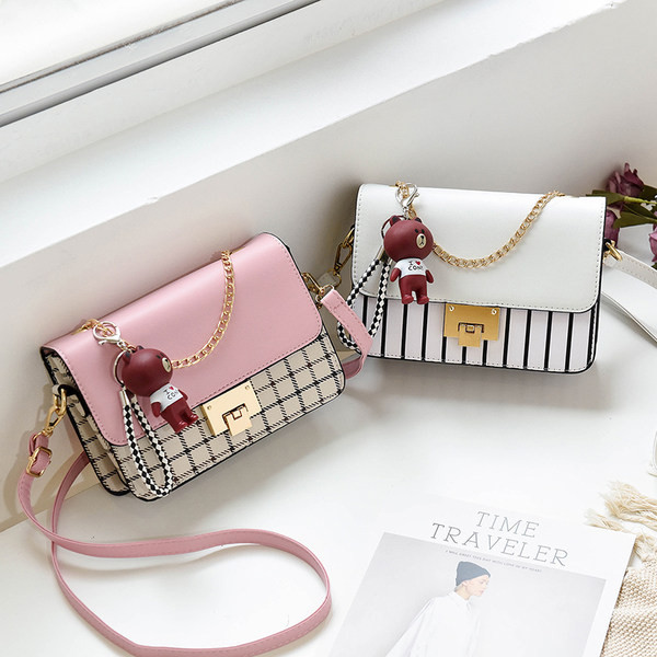 Novi model četvrtaste torbe od eko kože dva modela sa 3D dekoracijom