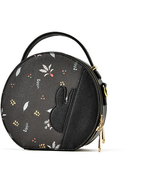 Дамска кръгла чанта от еко кожа с апликация 