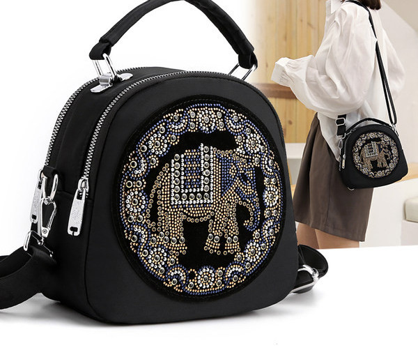 Mala torbica sa kamenčićima - crna boja