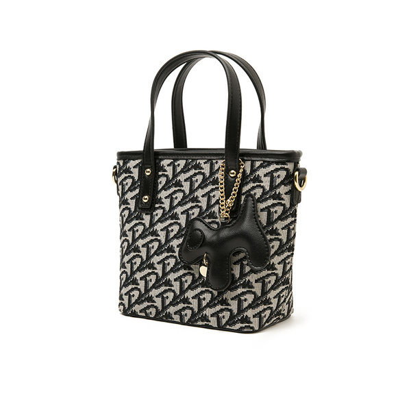 Дамска чанта за рамо с аксесоар - черен цвят