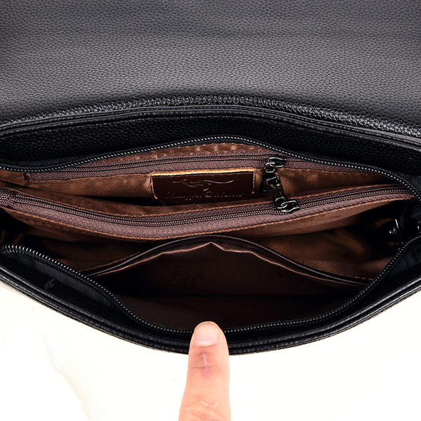 Елегантна дамска чанта с метален надпис и дълга дръжка