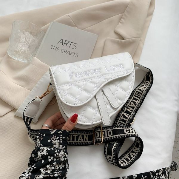 Нов модел дамска чанта от изкуствена кожа в четири цвята