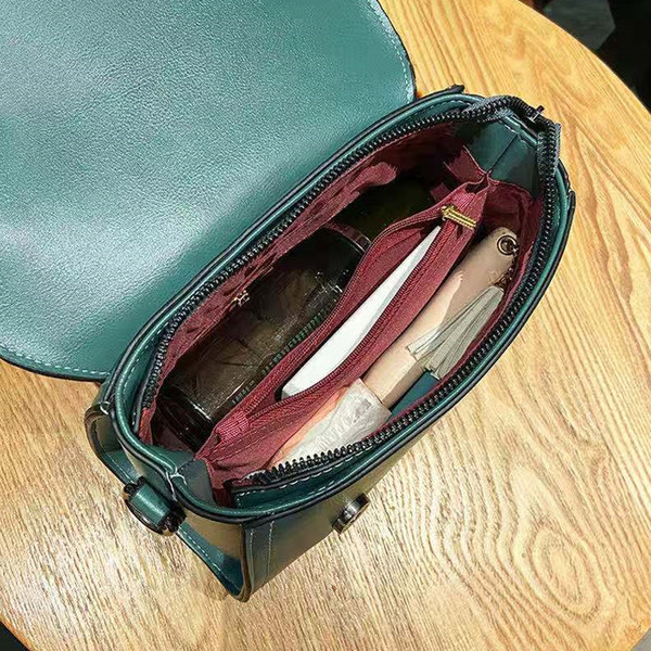 Moderna kožna torba s kratkim i dugim ručkama - za žene