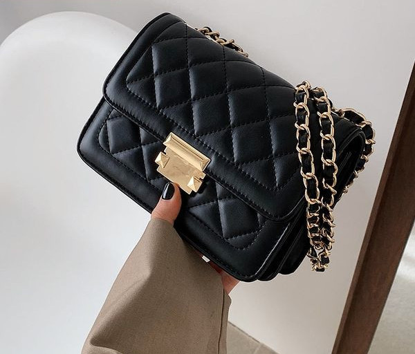 Стилна дамска чанта с катарама и метална дръжка в два модела