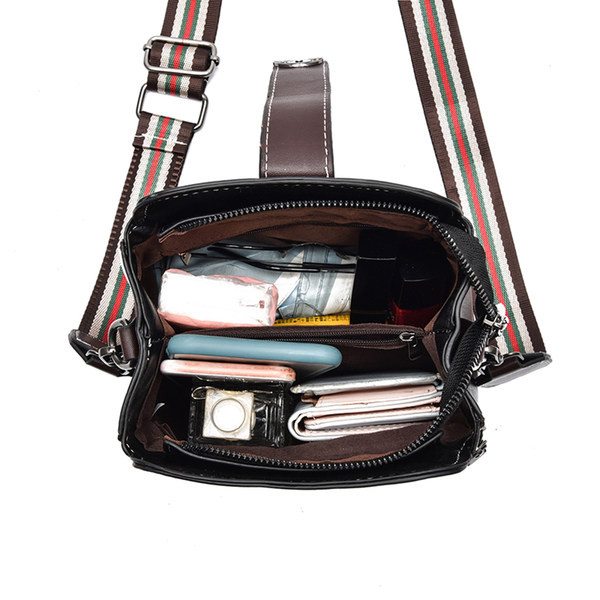 Малка дамска чанта от еко кожа с две дръжки - кожена и текстилна