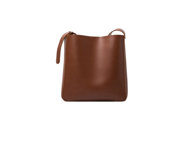 Дамска чанта за през рамото изчистен модел 