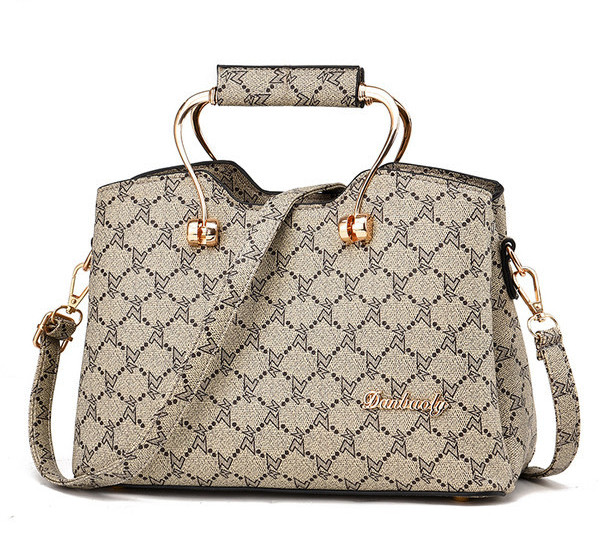 Μοντέρνα γυναικεία τσάντα με μεταλλικό χερούλι