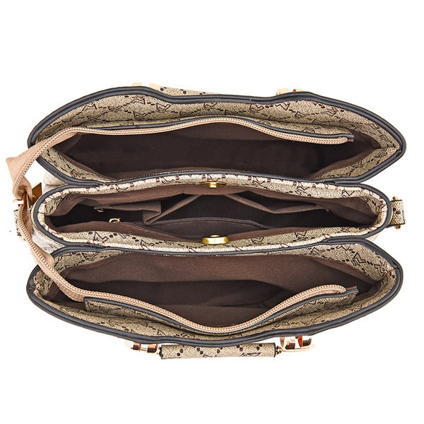 Μοντέρνα γυναικεία τσάντα με μεταλλικό χερούλι