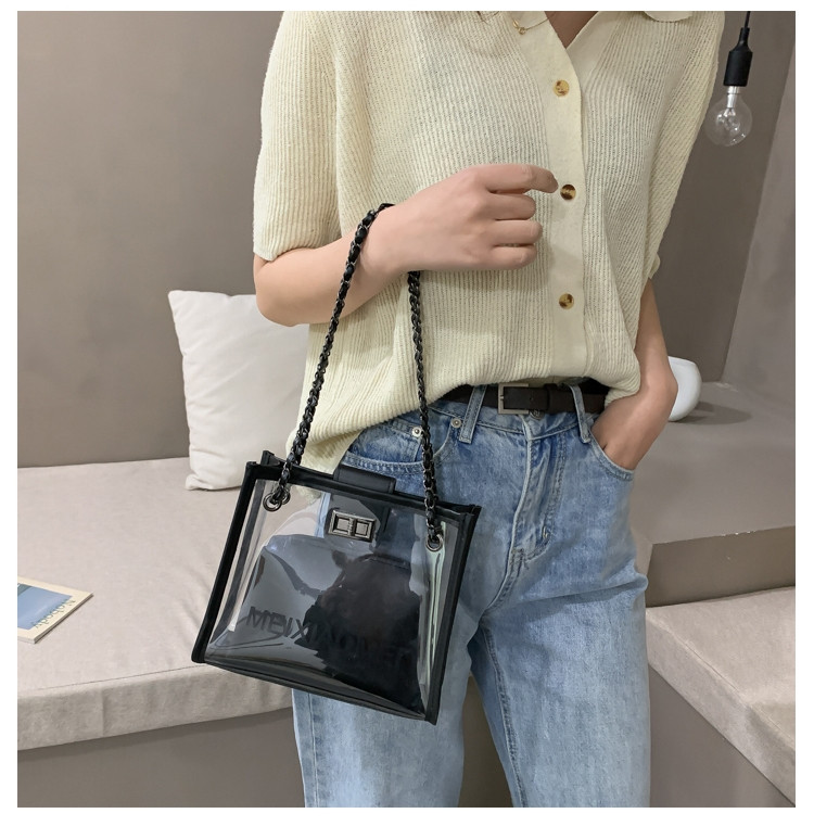 Διάφανη γυναικεία τσάντα με μεταλλική αλυσίδα