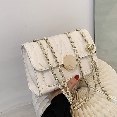 Нов модел дамска чанта от изкуствена кожа с метална катарама
