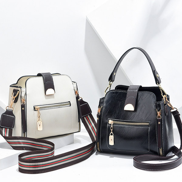 Модерна дамска чанта от еко кожа с преден цип 