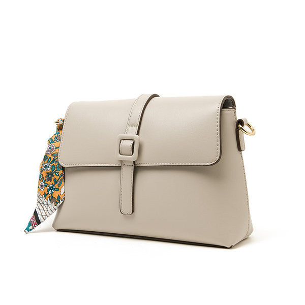 Нов модел кожена чанта с катарама