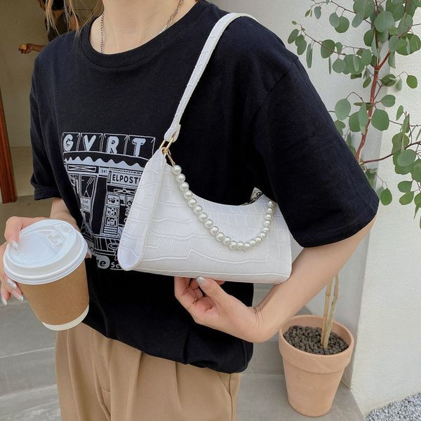 Нов модел дамска кожена чанта с перли 