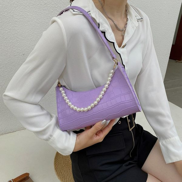 Нов модел дамска кожена чанта с перли 