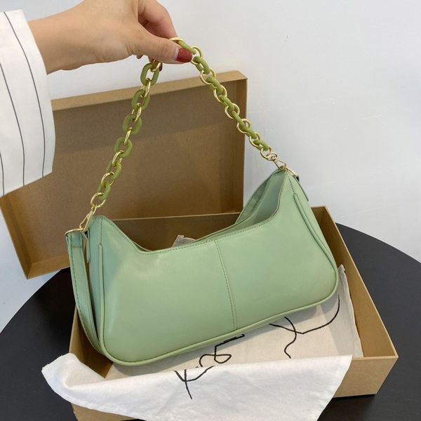 Μοντέρνα γυναικεία τσάντα από οικολογικό δέρμα με δύο λαβές - δέρμα και μέταλλο