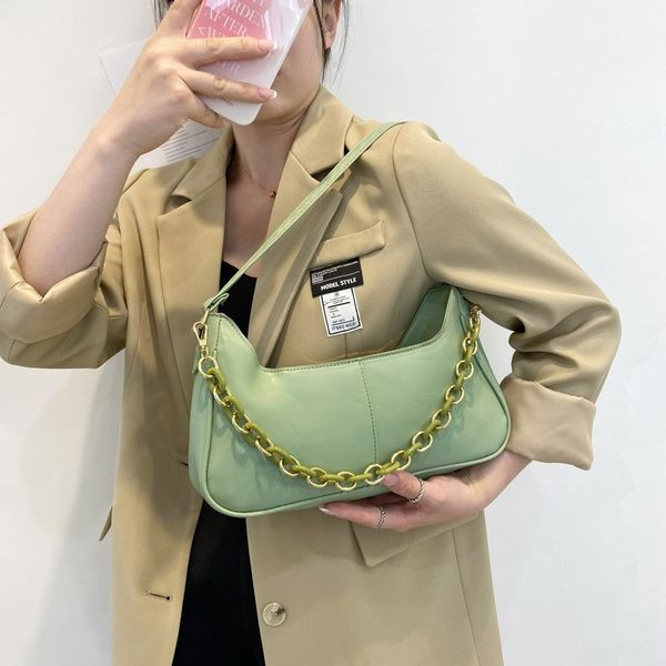 Μοντέρνα γυναικεία τσάντα από οικολογικό δέρμα με δύο λαβές - δέρμα και μέταλλο