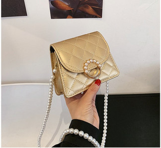 Γυναικεία τσάντα με αλυσίδα από πέρλες