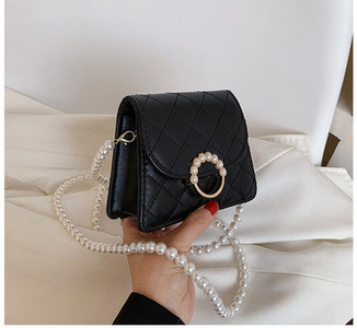 Γυναικεία τσάντα με αλυσίδα από πέρλες