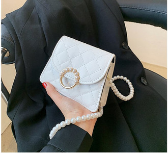 Γυναικεία τσάντα με αλυσίδα από πέρλες