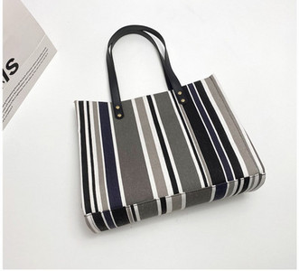 Πολύχρωμη ριγέ γυναικεία τσάντα ώμου