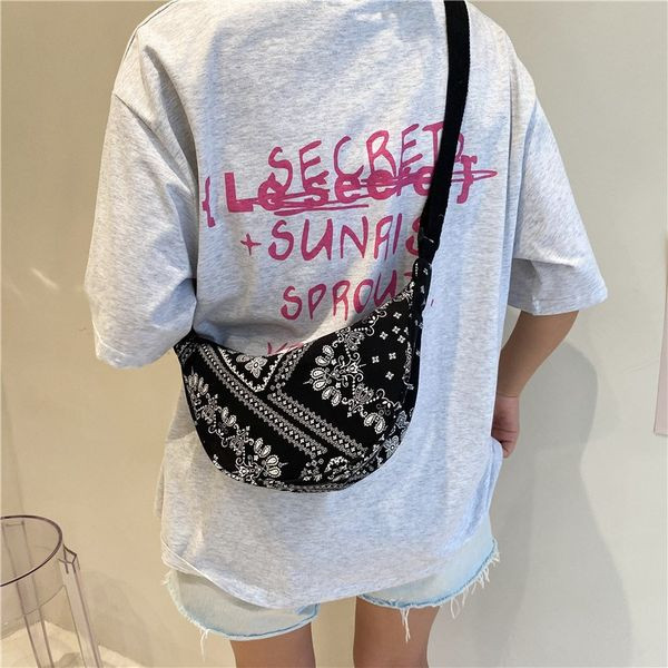 Дамска чанта тип пунка с дълга дръжка