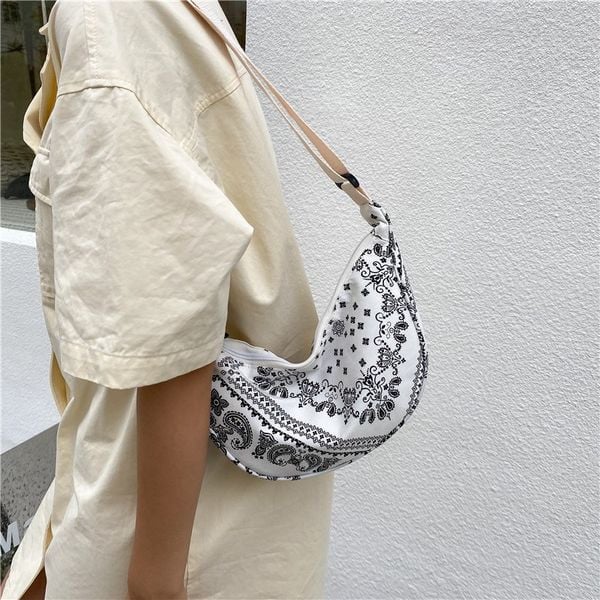 Дамска чанта тип пунка с дълга дръжка