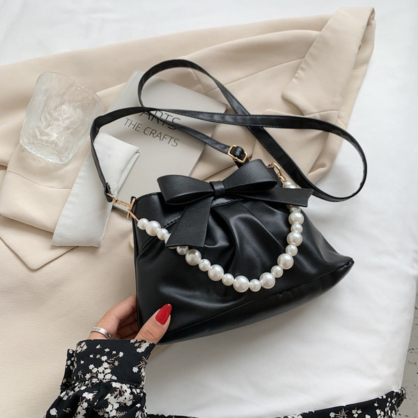 Модерна дамска чанта от еко кожа с дълга регулируема дръжка