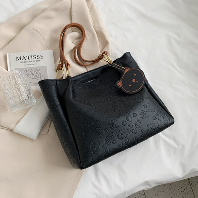 Γυναικεία έκο δερμάτινη τσάντα με φερμουάρ και δύο κοντά χερούλια