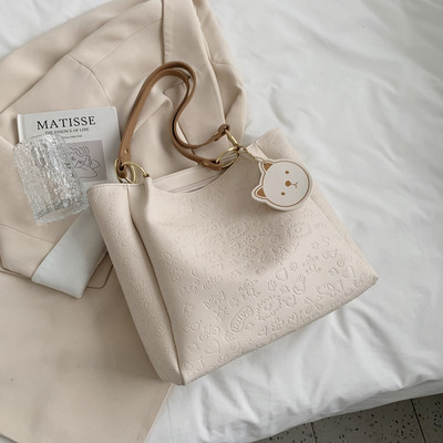 Γυναικεία έκο δερμάτινη τσάντα με φερμουάρ και δύο κοντά χερούλια