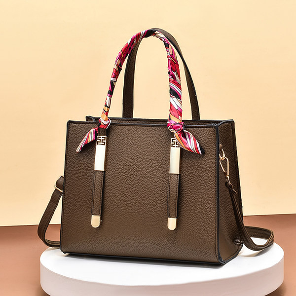 Нов модел кожена дамска чанта с дълга и къса дръжка 