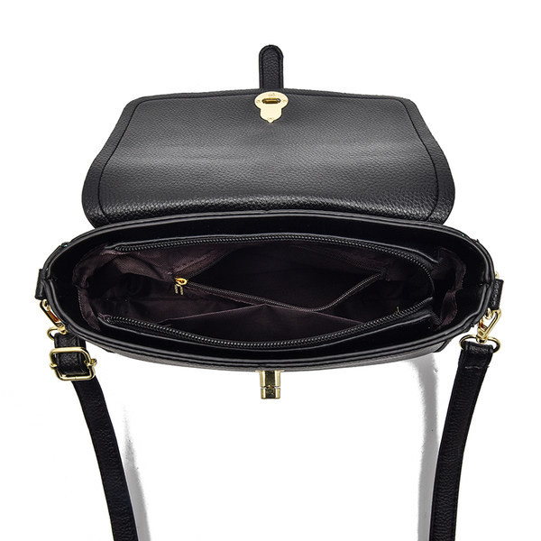 Стилна дамска чанта с катарама изчистен модел