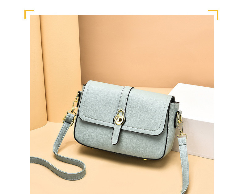 Стилна дамска чанта с катарама изчистен модел