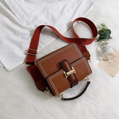 Νέο μοντέλο γυναικεία τσάντα με κούμπωμα