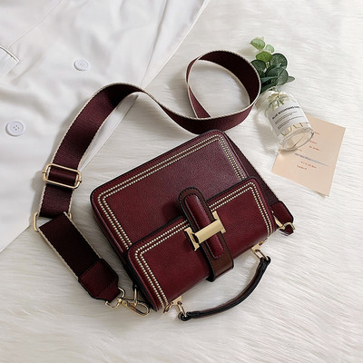 Νέο μοντέλο γυναικεία τσάντα με κούμπωμα