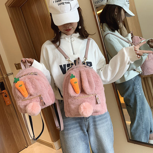 Ženska puhasta torba s patentnim zatvaračem i 3D elementom