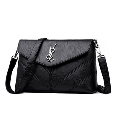 Γυναικεία τσάντα από οικολογικό δέρμα με μεταλλική διακόσμηση