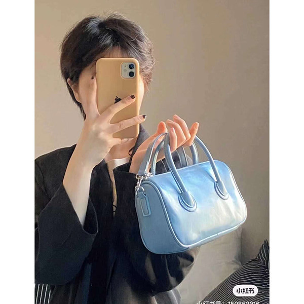 Малка ръчна чанта с къса и дълга дръжка - от изкуствена кожа