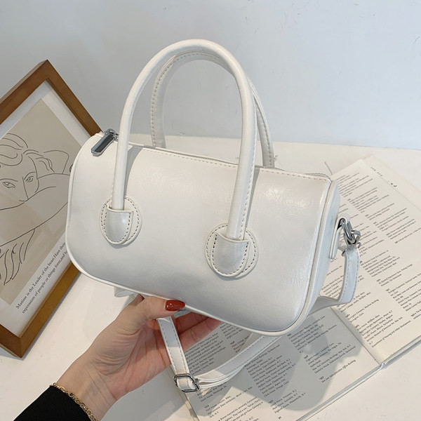 Малка ръчна чанта с къса и дълга дръжка - от изкуствена кожа