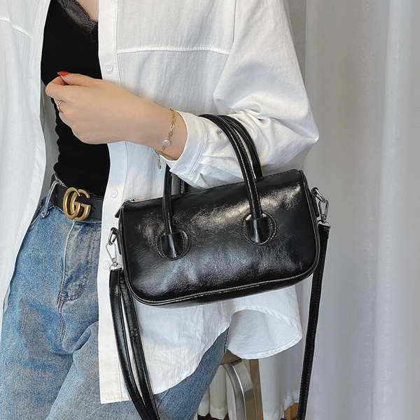 Малка ръчна чанта с къса и дълга дръжка - от изкуствена кожа