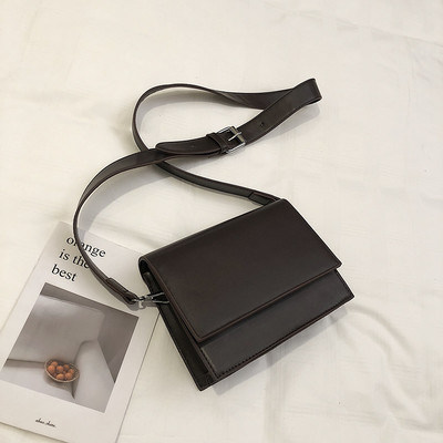 Μοντέρνα γυναικεία τσάντα από οικολογικό δέρμα με μακρύ ρυθμιζόμενο χερούλι