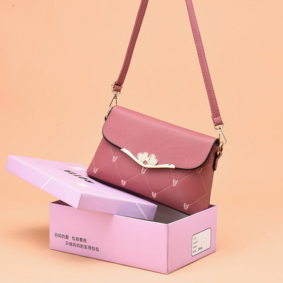 Дамска чанта от еко кожа с метална декорация -няколко цвята