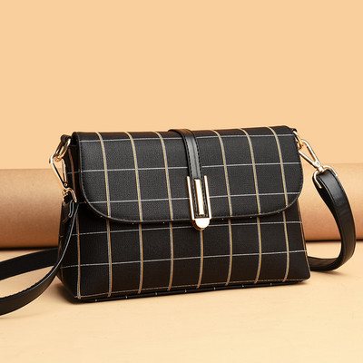 Μικρή ορθογώνια τσάντα ώμου από συνθετικό δέρμα σε διάφορα σχέδια