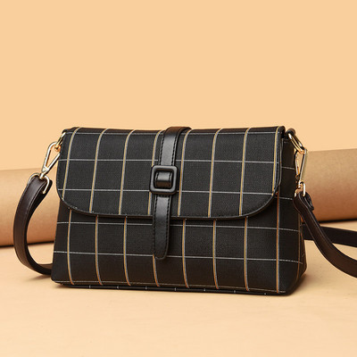 Μικρή ορθογώνια τσάντα ώμου από συνθετικό δέρμα σε διάφορα σχέδια