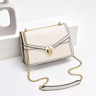 Elegantna kožna torba s kopčom