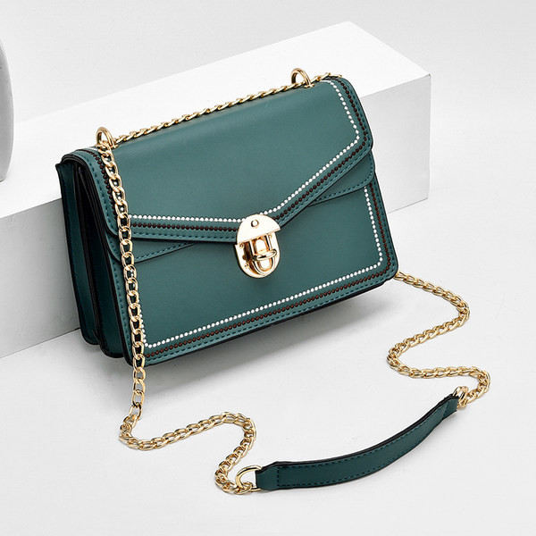 Elegantna kožna torba s kopčom