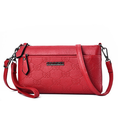 Γυναικεία μικρή τσάντα από τεχνητό δέρμα με επιγραφή