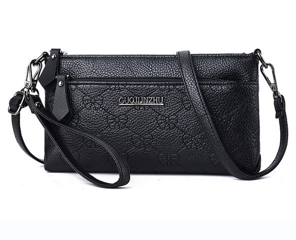 Γυναικεία μικρή τσάντα από τεχνητό δέρμα με επιγραφή