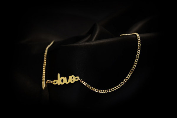 Ženska moderna ogrlica sa kamenčićima