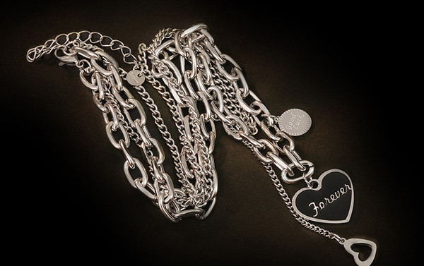 Γυναικείο κολιέ με εγχάρακτη επιγραφή σε ασημί χρώμα